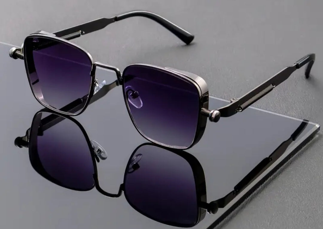 Stylish Oval Fashion Glasses with Retro Metal