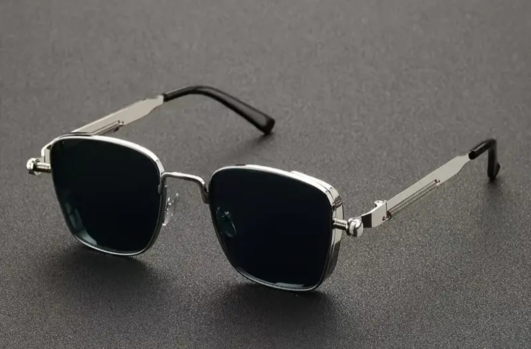 Stylish Oval Fashion Glasses with Retro Metal
