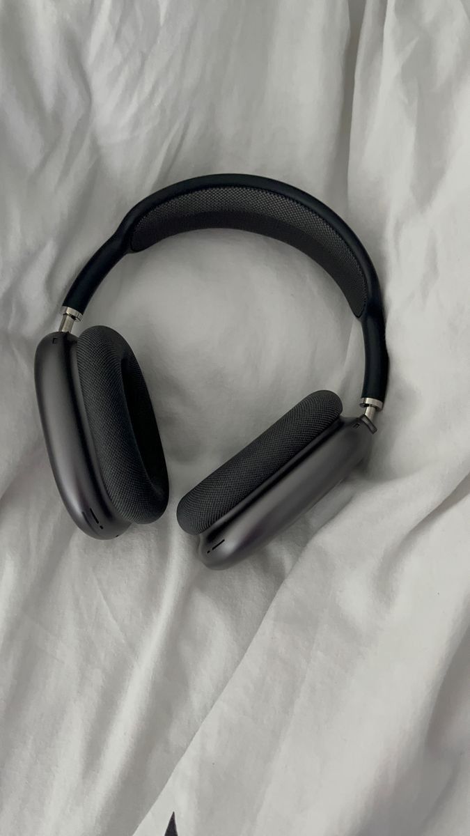 P9 Wireless On-Ear Headphones